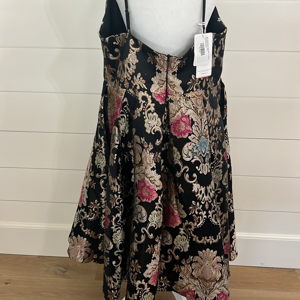 JJs House Black and Gold Floral A-line Dress - Picture 8 of 9